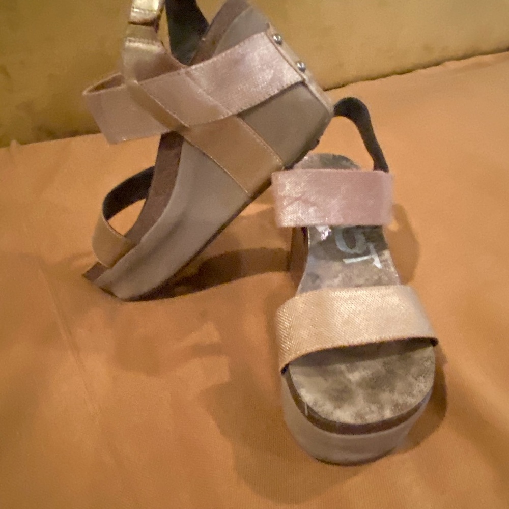 shoes - Picture 2 of 4
